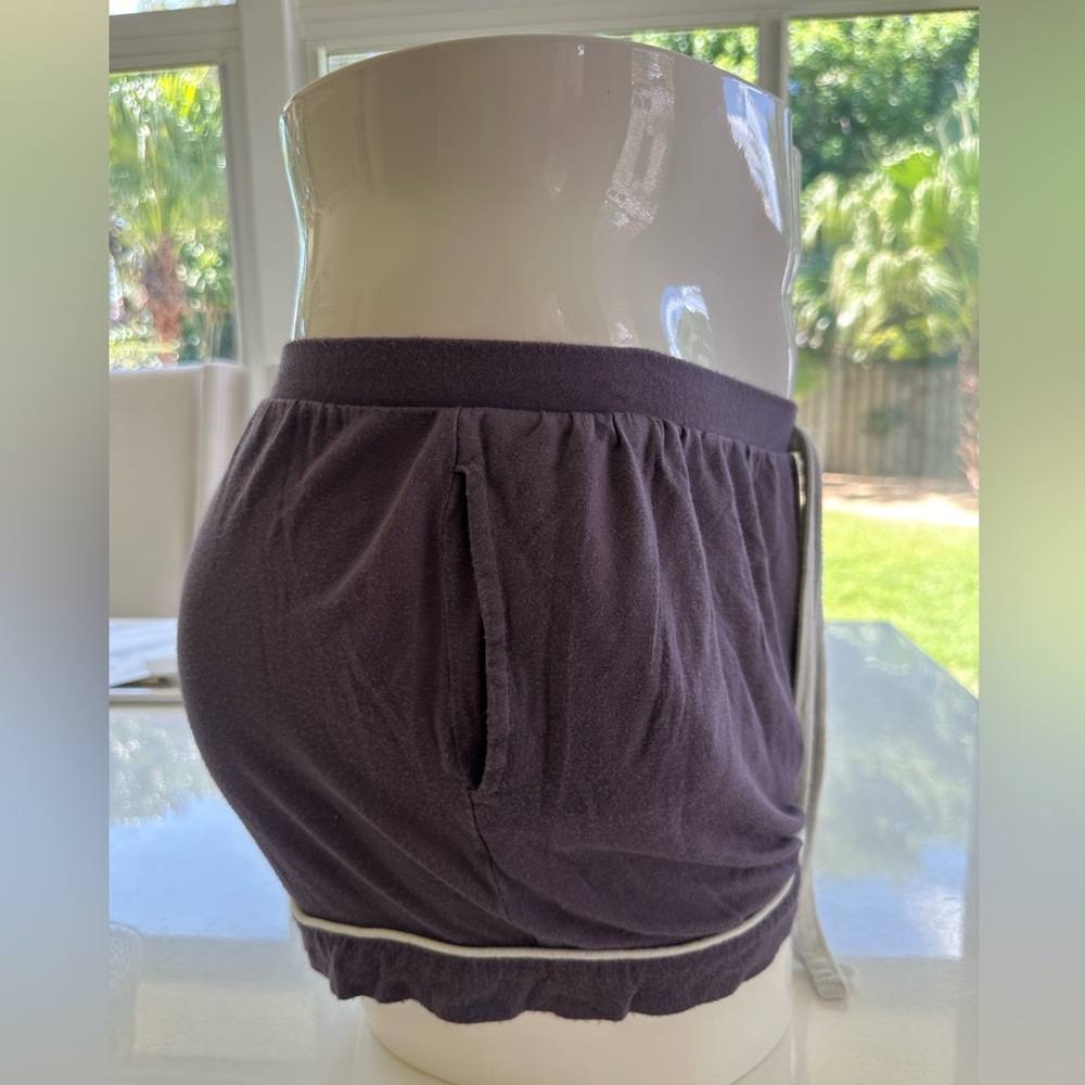 Ladies shorts 🩳 - Picture 7 of 10